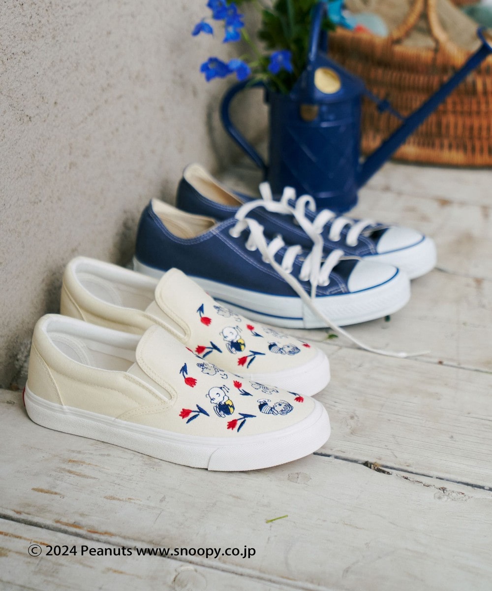 【Order】Afternoon Tea Living "PEANUTS IN AMSTERDAM" Embroidery Slip-On