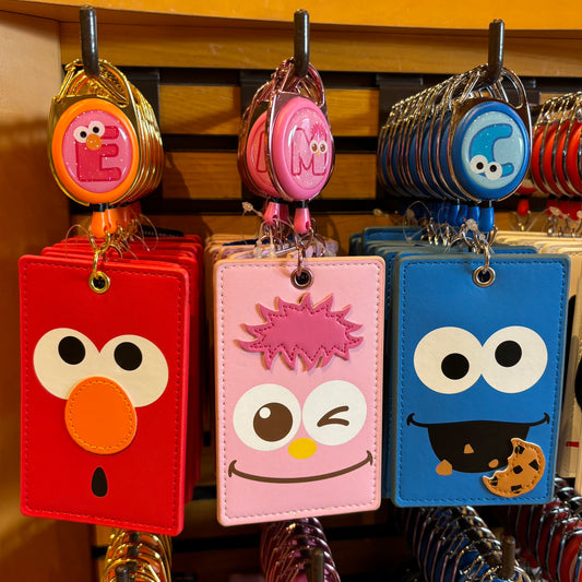 【Order】USJ Sesame Street Elmo / Cookie Monster / Moppy retractable card holder ticket holder