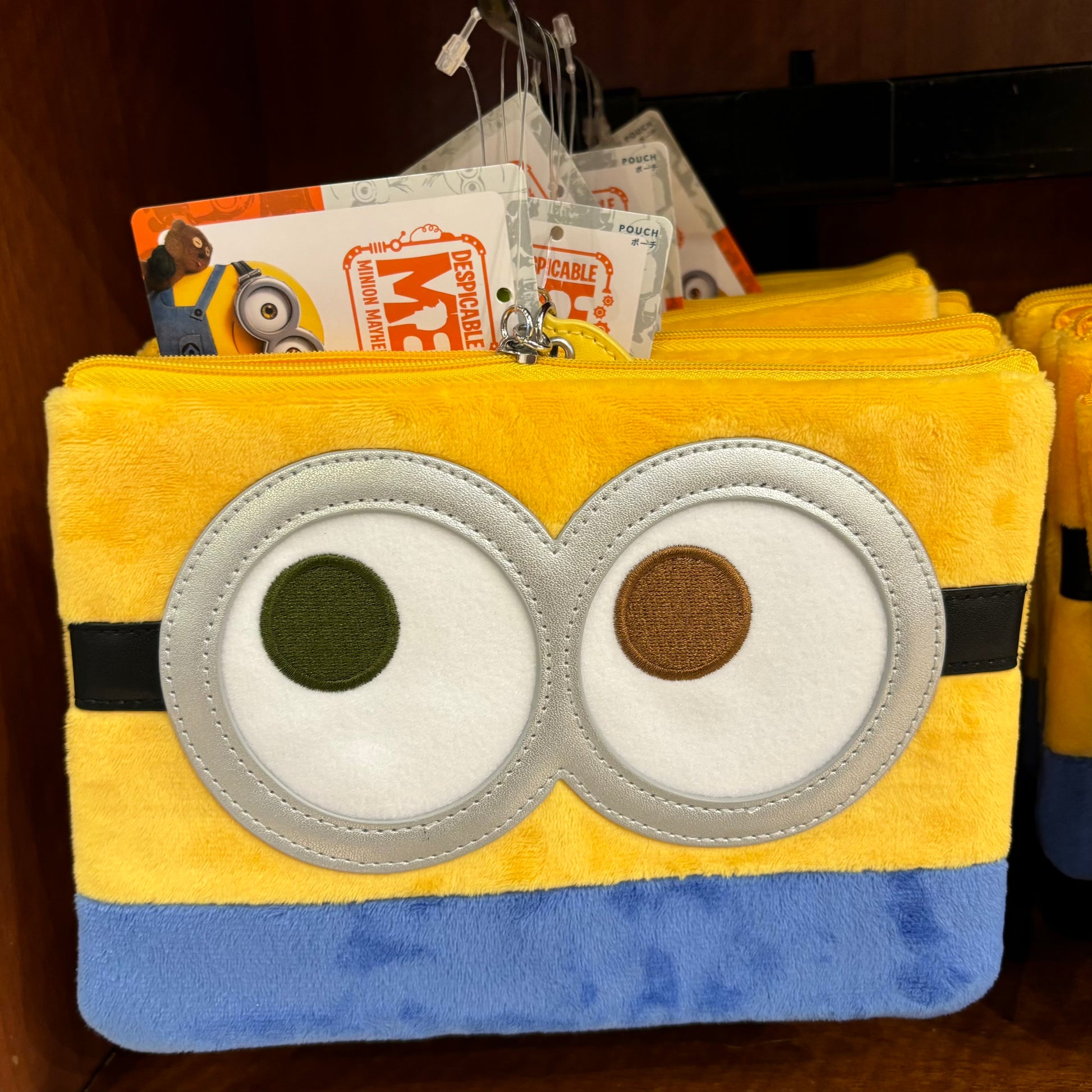 USJ MINIONS Bob Flat Pouch