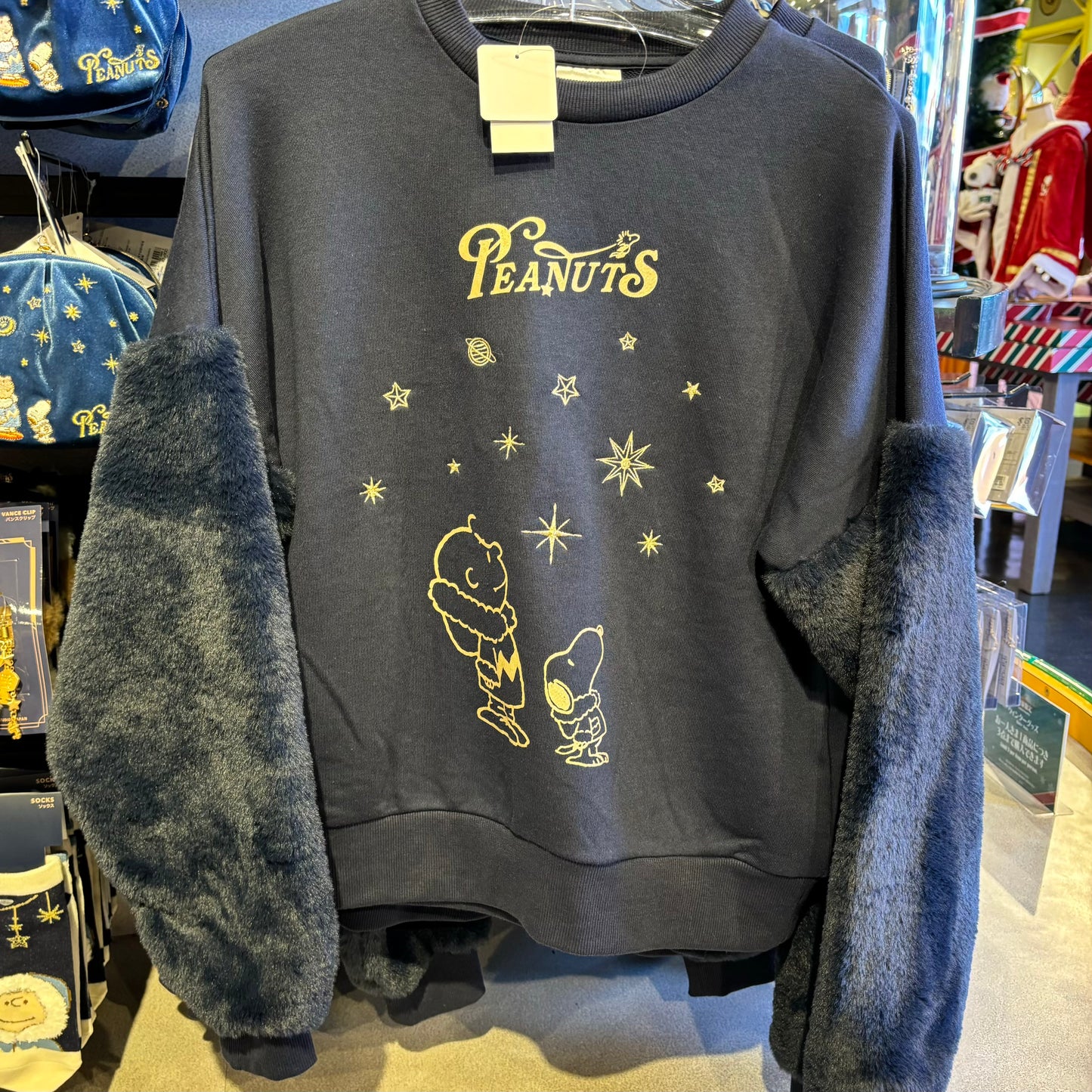 【Order】USJ PEANUTS Christmas Series-Snoopy & Charlie Brown Navy Fur Sleeve Sweatshirt