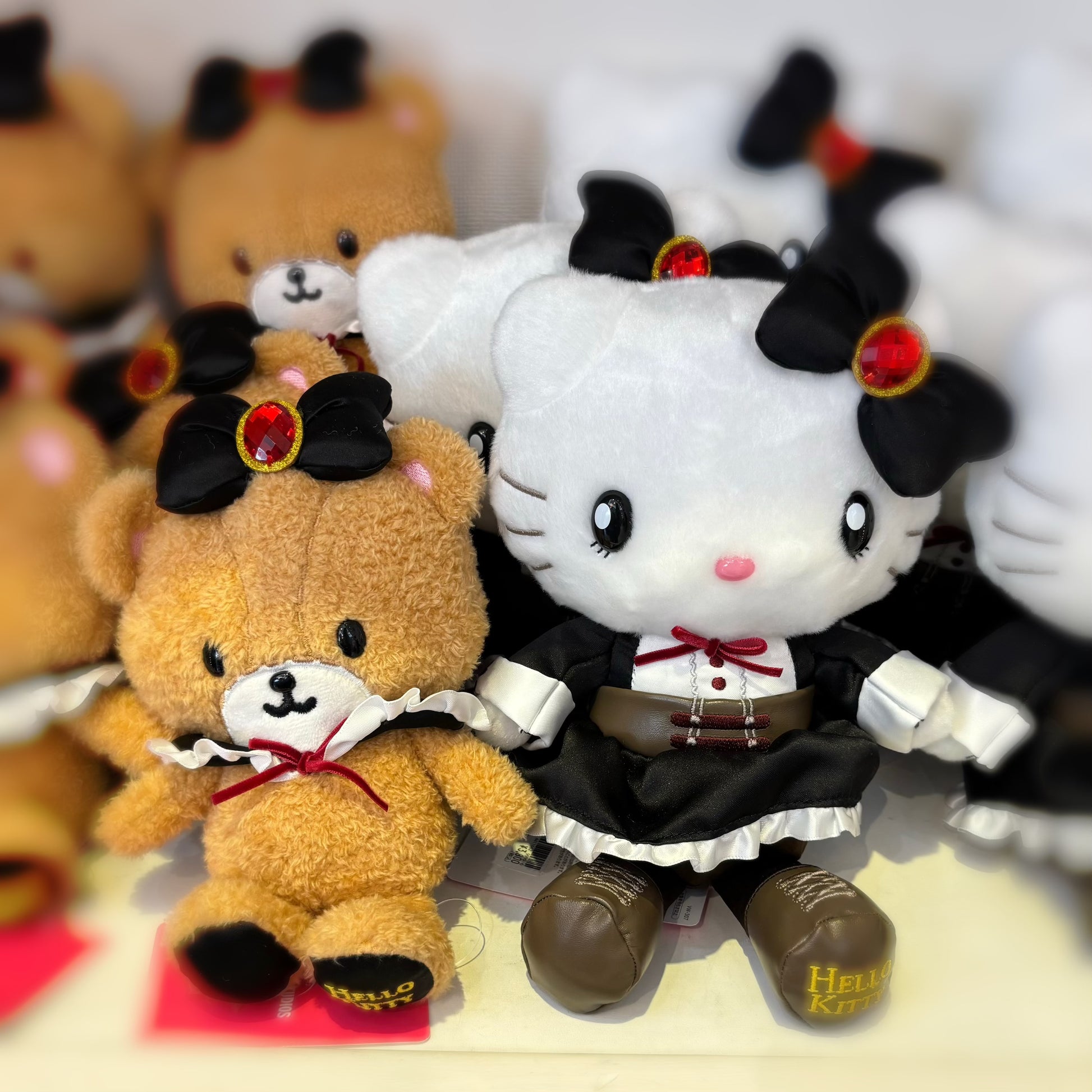 USJ Hello Kitty & Tiny Chum 公仔（黑蝴蝶）