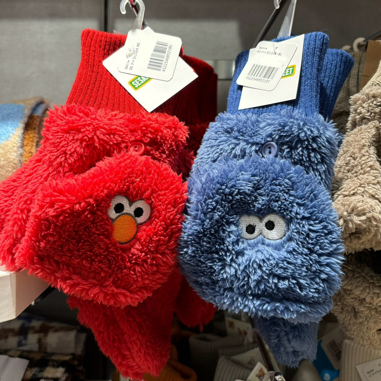 芝麻街 Elmo & Cookie Monster 毛毛手襪